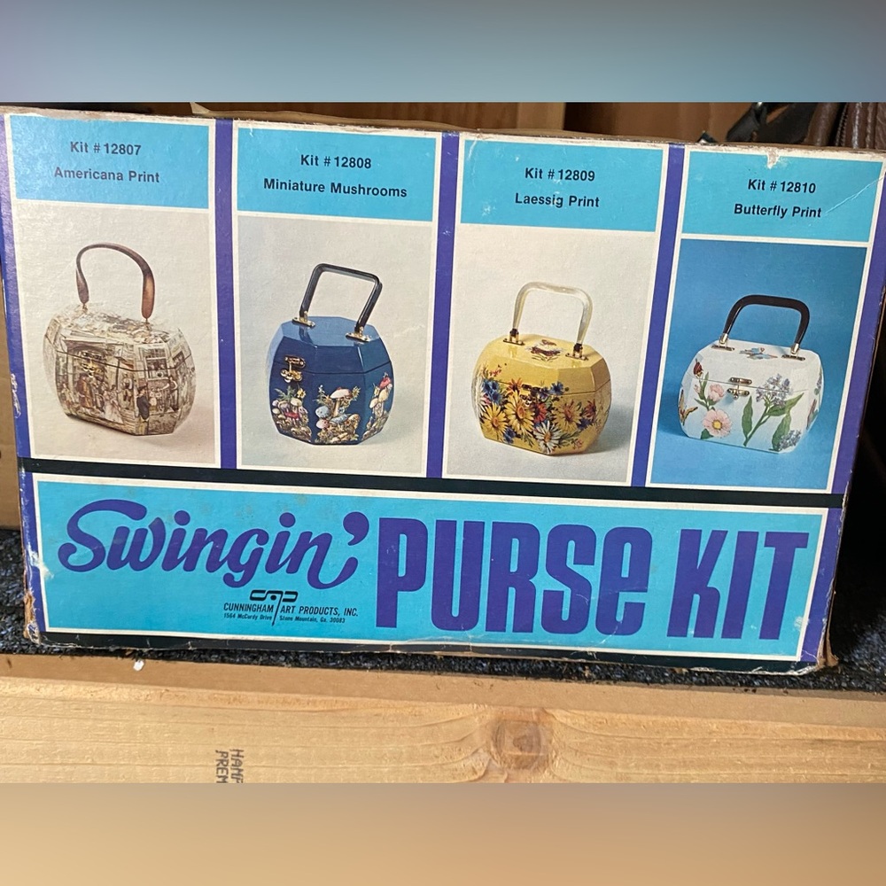 1970 Vintage Swingin' Purse Kit - Blue Box